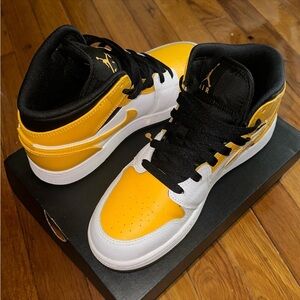 Air Jordan 1 Mid